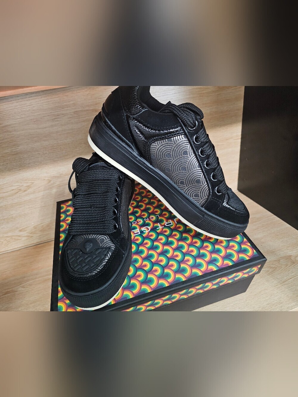 Kurt Geiger SouthBank Tag Sneaker Womens Size 7.5